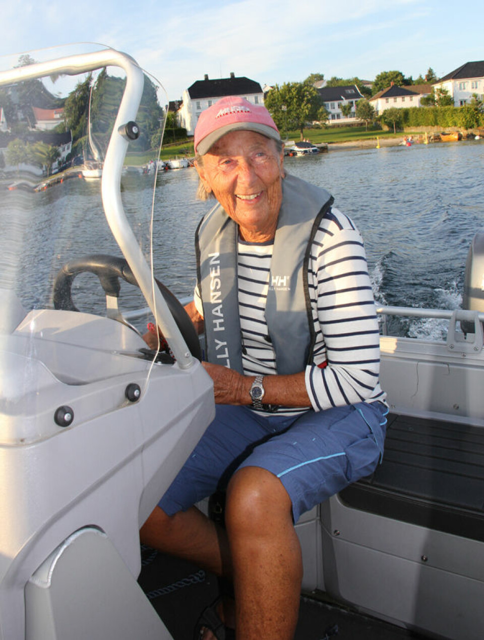 Barbro Rønnevig Sundtoft (70) inviterte oss ut på tur med Buste´n  etter dekkpraten.