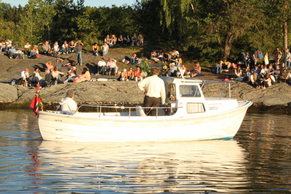 ULOVLIG: Uten vest i båt under åtte meter en solskinnsdag