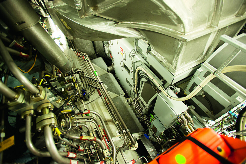 KLINISK: Motorrommet er rent som en operasjonssal. De to gassturbinmotorene driver hver sin vannjet.