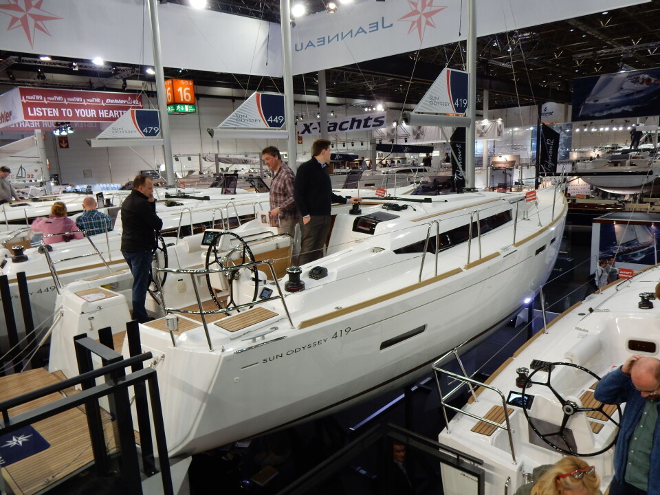 VALG: Sun Odysey 419 er den eneste båten med vantene inn på dekk. Det gjør det mulig med en genua. Fast baugspryd er også en fordel med gennaker. VALG: Sun Odysey 419 er den eneste båten med vantene inn på dekk. Det gjør det mulig med en genua. Fast baugspryd er også en fordel med gennaker.