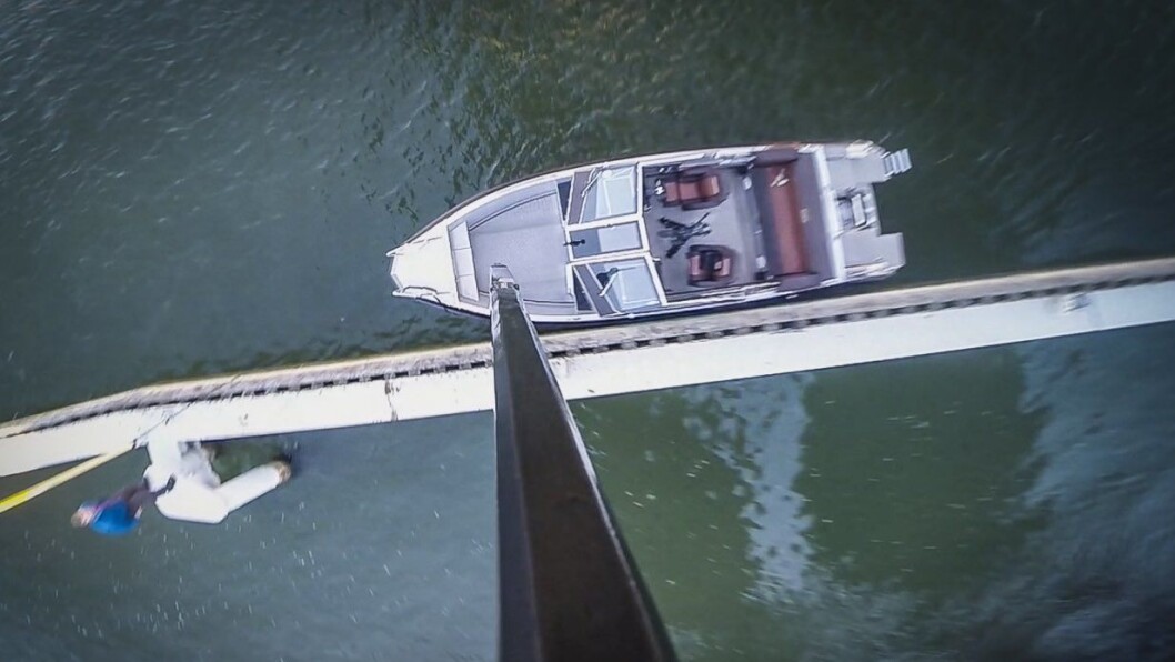 SPETT FRA 11 METER: Blir det hull i aluminiumsbåten? SPETT FRA 11 METER: Blir det hull i aluminiumsbåten?
