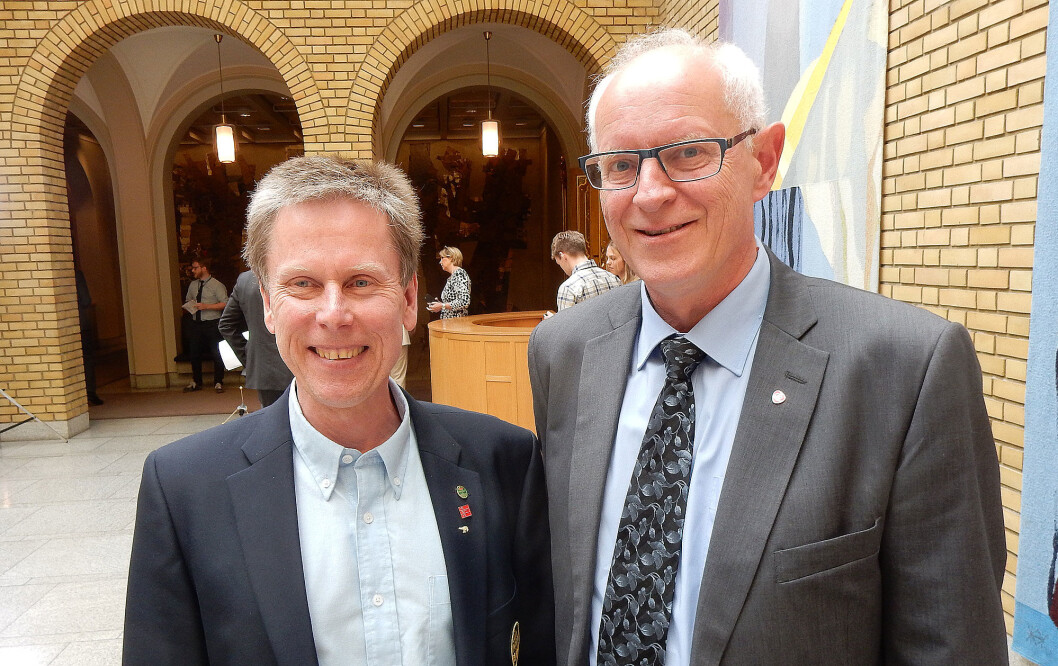 STØTTE: Endre Solvang i KNBF får hjelp av Magne Rommetveit til å få saker om fritidsbåter på dagsorden på Stortinget. STØTTE: Endre Solvang i KNBF får hjelp av Magne Rommetveit til å få saker om fritidsbåter på dagsorden på Stortinget.