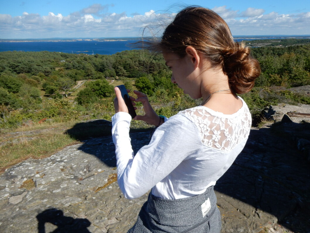 POKESTOP: På fyret på Nord Koster er det PokeStop. Der møtte vi mange med øynene ned i mobilen, og ikke ut på utsikten. POKESTOP: På fyret på Nord Koster er det PokeStop. Der møtte vi mange med øynene ned i mobilen, og ikke ut på utsikten.