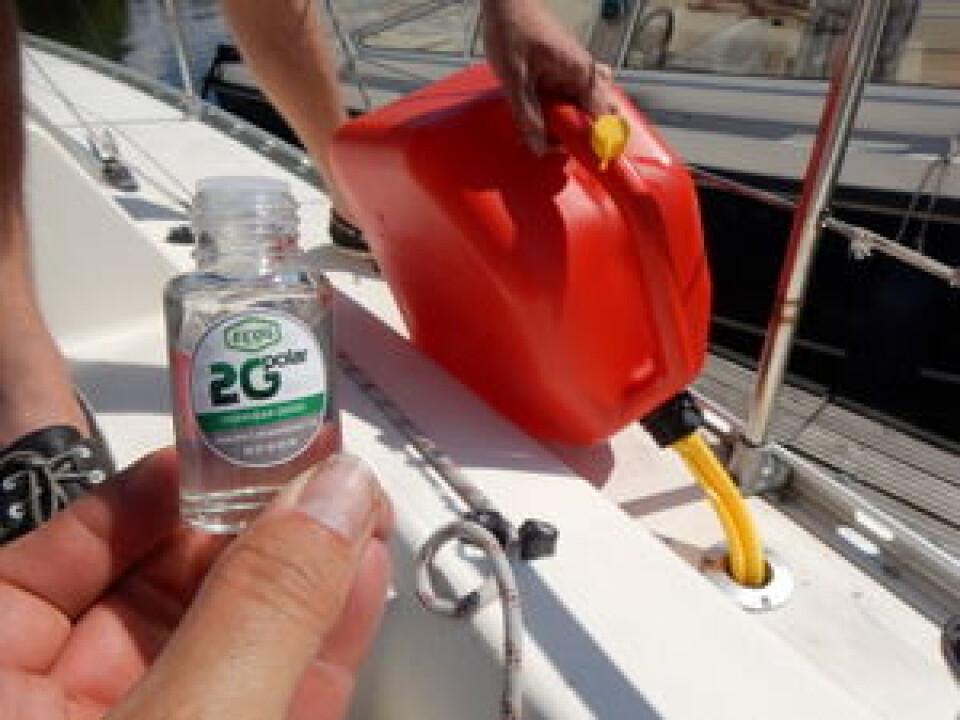 KLAR: 2G Marine er klar som vann og helt luktfri. Ikke rart mange har lyst å smake. KLAR: 2G Marine er klar som vann og helt luktfri. Ikke rart mange har lyst å smake.