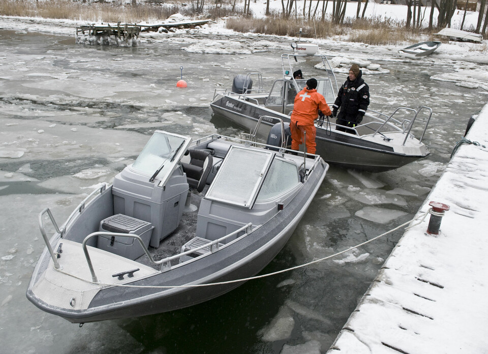 Buster XXL and Buster Magnum Pro winter test, land - Ahvenanmaa, January 2010. Photo: Busterboats/Jorma Rajamki.