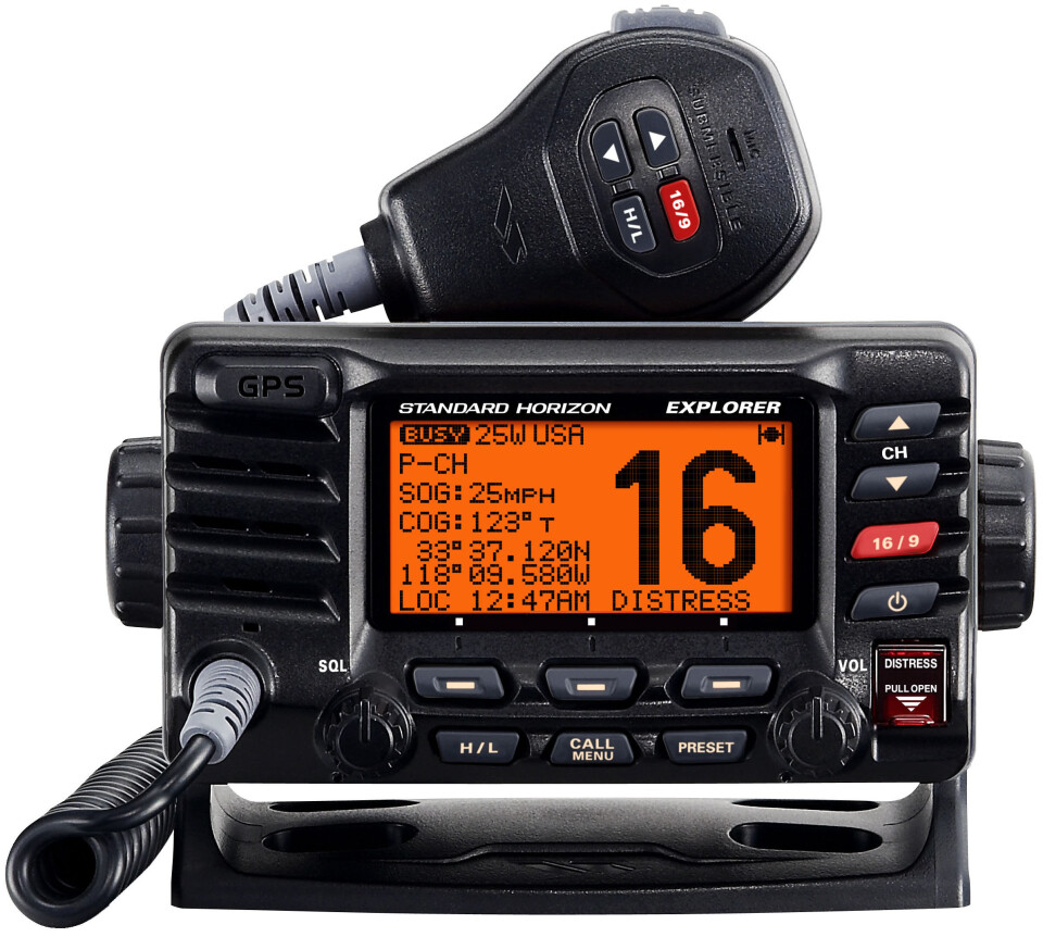 VHF med innebygd GPS antenne
