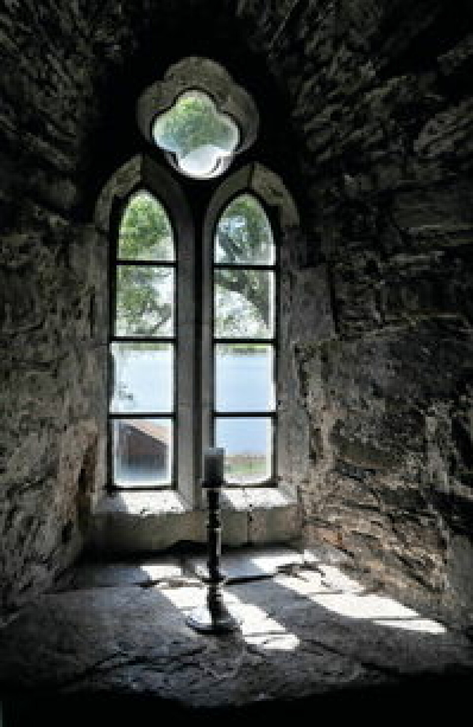 KLOSTERET: Sjøen er aldri langt unna på Utstein. På 1700- og 1800 tallet var klosteret privatbolig, og betydelige deler av den tidsriktige innredningen er bevart i i annen etasje.