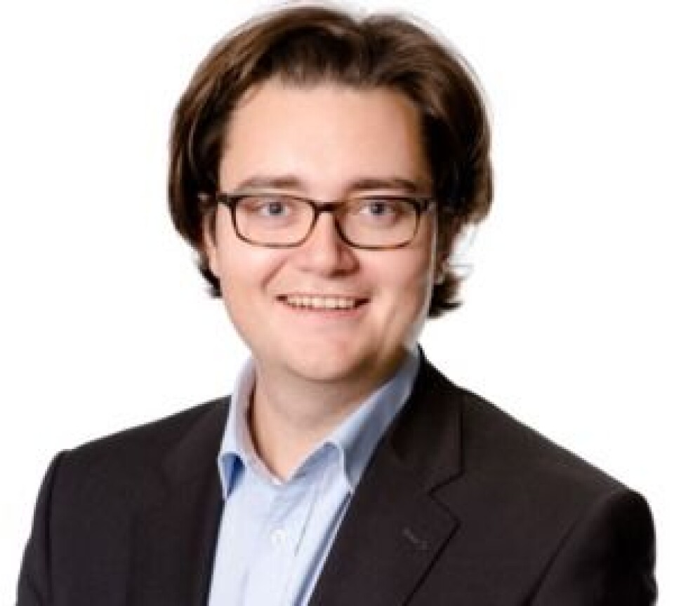 POLITIKER: Jens Frølich Holte i Klima- og miljøverndepartementet forteller at regjeringen vil legge utredning fra Miljødirektoratet ved innføring av vrakpant.