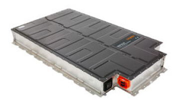 ENERGI: Det nye batteriet har både BMW og Torqeedo-logo på ENERGI: Det nye batteriet har både BMW og Torqeedo-logo på