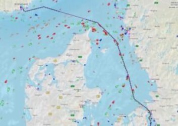 SPOR: AIS-tracking viser fartøyets kurs til Kristiansand. SPOR: AIS-tracking viser fartøyets kurs til Kristiansand.
