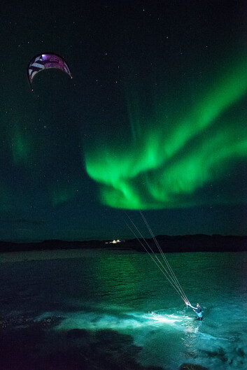 I NORLYS: Kari Schibevaag var med på turen og brukte kite og SUP-brett sammen med spekkhuggere og i norlyset. I NORLYS: Kari Schibevaag var med på turen og brukte kite og SUP-brett sammen med spekkhuggere og i norlyset.