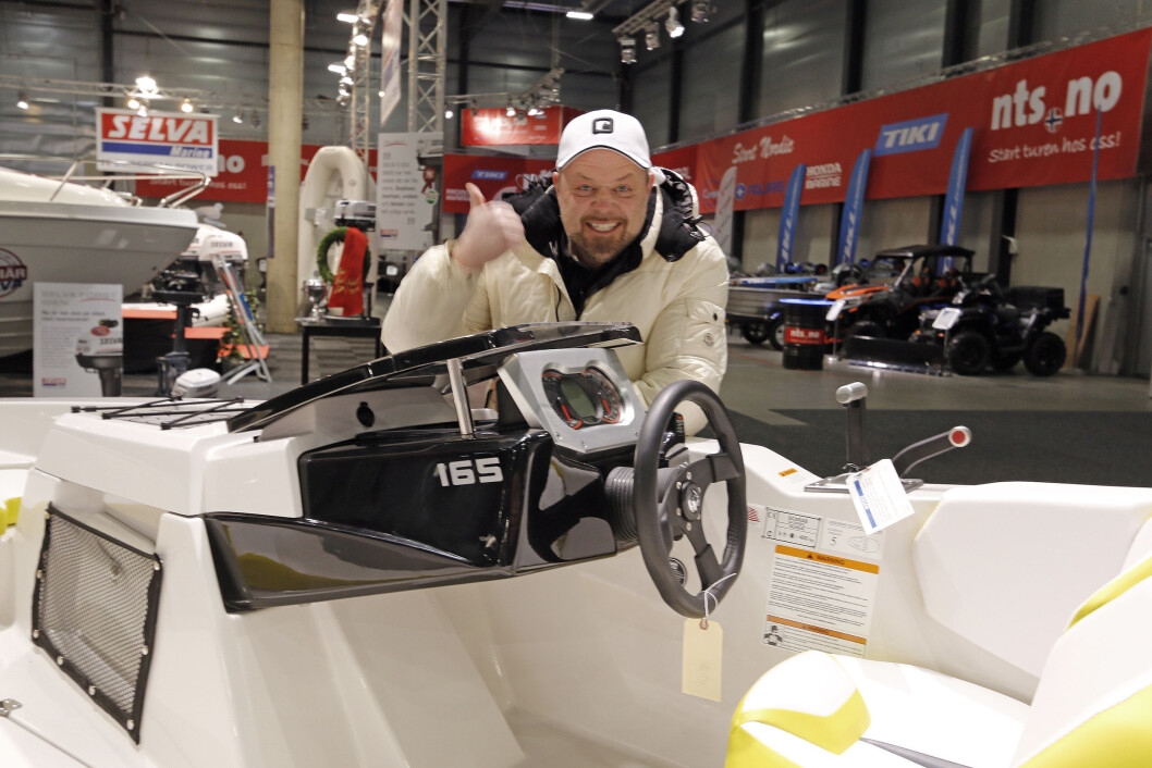 LEKEN: Asgeir Borgemoen med Scarab 165. LEKEN: Asgeir Borgemoen med Scarab 165.