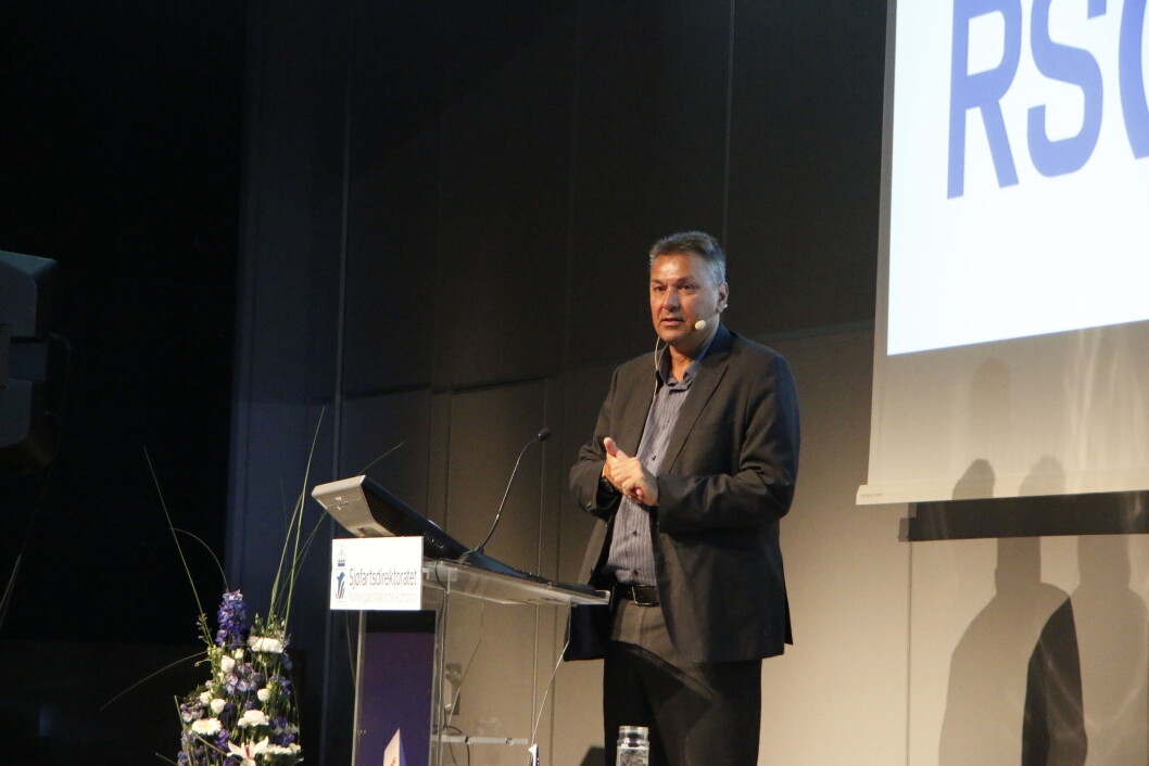 Sjøfartsdirektør Olav Akselsen åpner Fritidsbåtkonferansen. Sjøfartsdirektør Olav Akselsen åpner Fritidsbåtkonferansen.