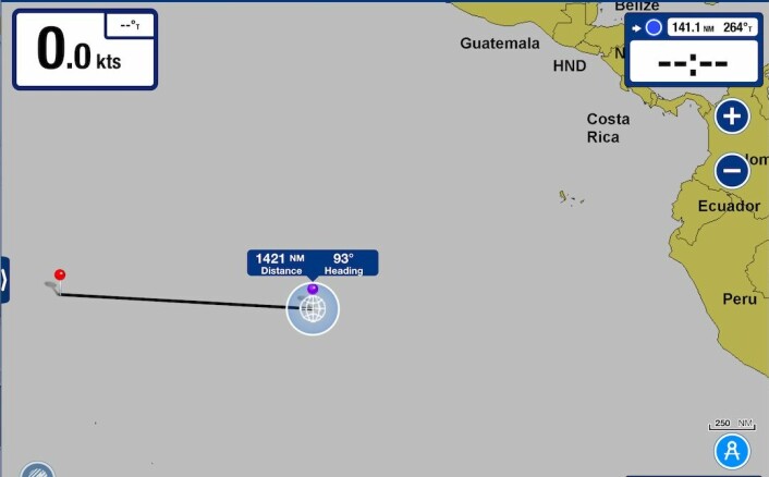 ØDE: «Restless» befinner seg langt fra land. Båten befinner seg midt mellom Galapagosøyene og Iles Marquises.