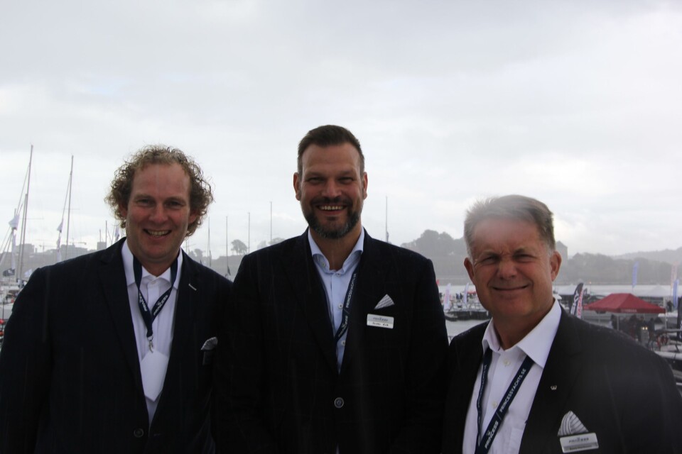 Petter Morsk-Knudsen, Svein Erik Palmstrøm og Benny Martinsson i Princess Yachts. Petter Morsk-Knudsen, Svein Erik Palmstrøm og Benny Martinsson i Princess Yachts.