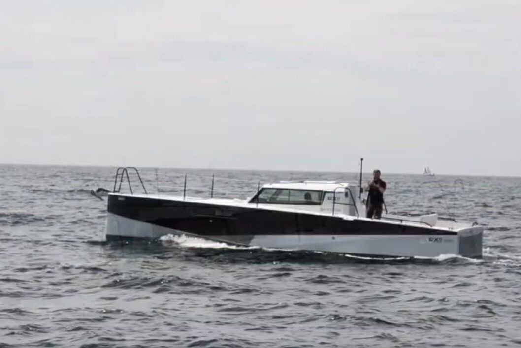SMAL: Loxo 32 er som en seilbåt uten mast. Skroget skal være svært lettdrevet, noe som skal gi suveren drivstofføkonomi. SMAL: Loxo 32 er som en seilbåt uten mast. Skroget skal være svært lettdrevet, noe som skal gi suveren drivstofføkonomi.
