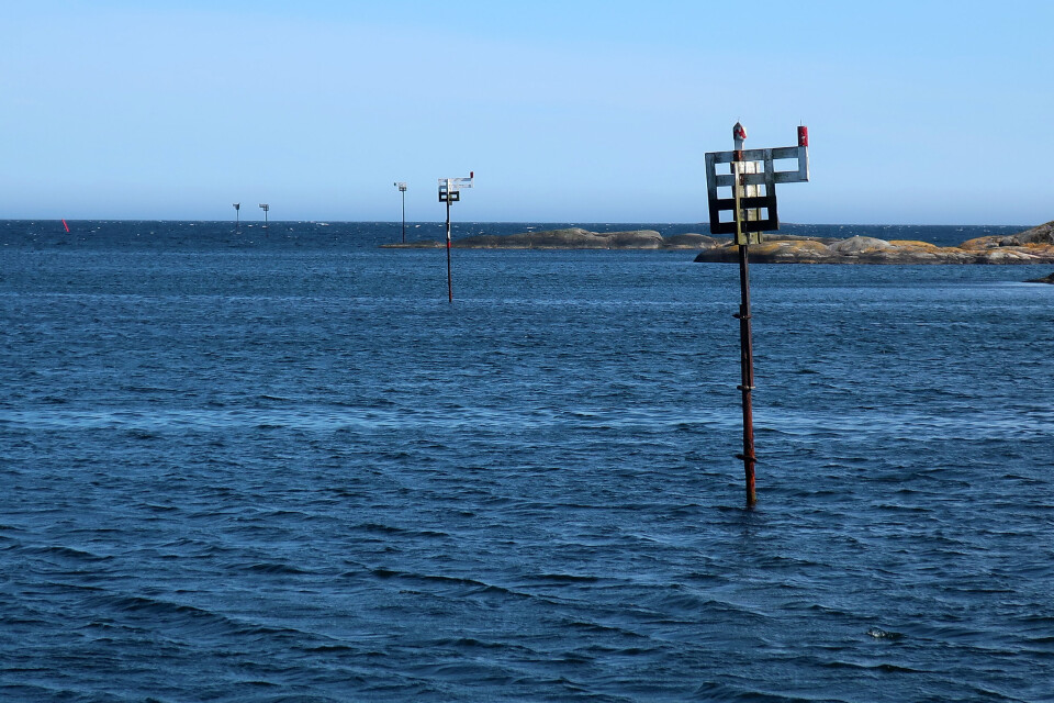 UENIG: De lokale vil gjerne beholde jernstengene i Smørsundet, innseilingen til Grimstad. UENIG: De lokale vil gjerne beholde jernstengene i Smørsundet, innseilingen til Grimstad.