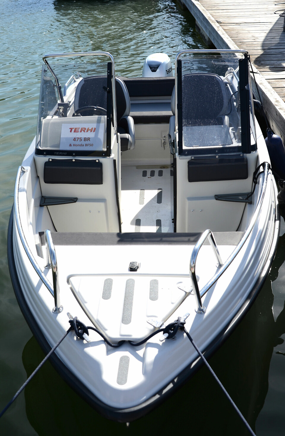Sitteplasser: Båten er godkjent for fem personer.