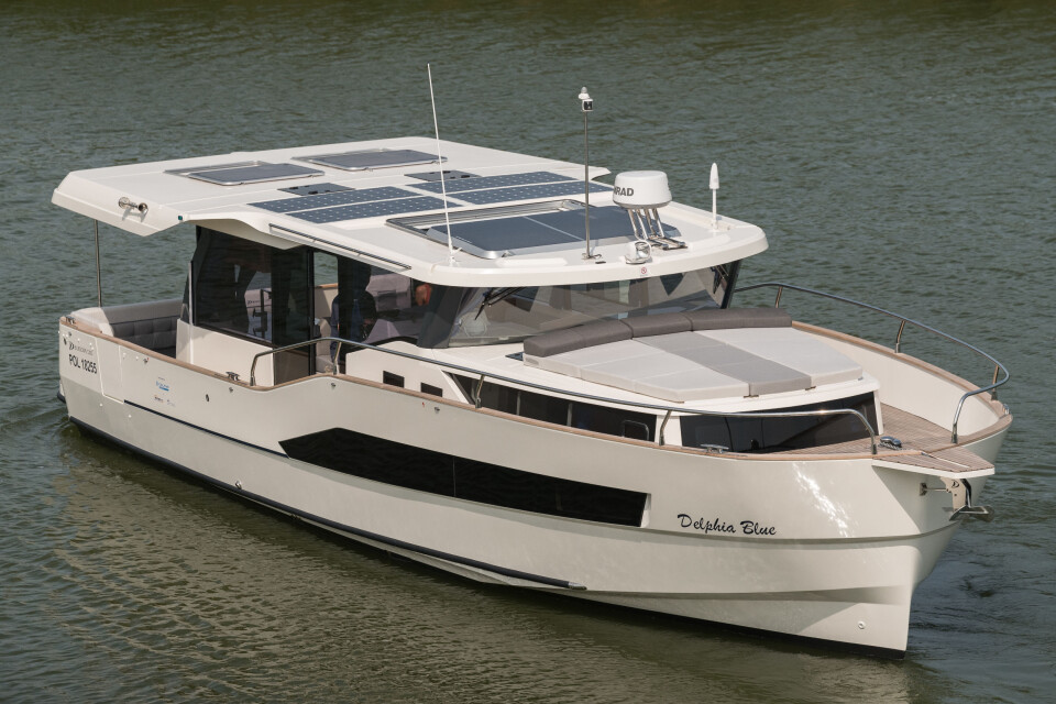 Produsenten Delphia BluEscape 1200 har lagt jobb i at båten skal føles som en luksuriøs leilighet. Delphia har tidligere prøvd seg på det norske markedet. Delphia BluEscape 1200 hadde verdenspremiere på Boot Düsseldorf i januar, og ble vist på ... Produsenten Delphia BluEscape 1200 har lagt jobb i at båten skal føles som en luksuriøs leilighet. Delphia har tidligere prøvd seg på det norske markedet. Delphia BluEscape 1200 hadde verdenspremiere på Boot Düsseldorf i januar, og ble vist på ...