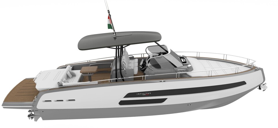 Invictus 370 GT har rikelig med uteplass. Innvendig er båten også overraskende rommelig. Når vi går om bord i Invictus 370 GT på Cannes Yachting Festival, blir vi møtt av en moderne båt med innslag av lær og børstet stål. Standard båt koster 319.000 ... Invictus 370 GT har rikelig med uteplass. Innvendig er båten også overraskende rommelig. Når vi går om bord i Invictus 370 GT på Cannes Yachting Festival, blir vi møtt av en moderne båt med innslag av lær og børstet stål. Standard båt koster 319.000 ...
