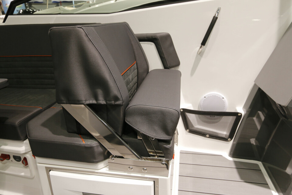 NORDKAPP 660 NOBLESSE: Passasjerstolen har fått samme komfort som en førerstol.
