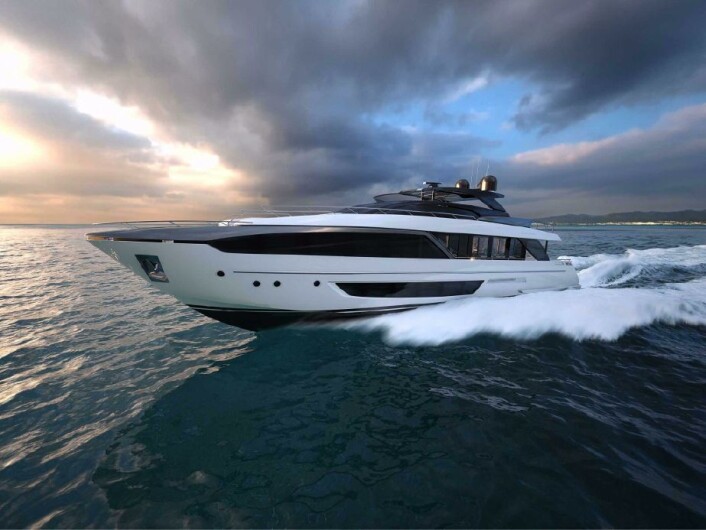 STØRSTE RIVA MED FLYBRIDGE: Riva 110 Dolcevita. STØRSTE RIVA MED FLYBRIDGE: Riva 110 Dolcevita.