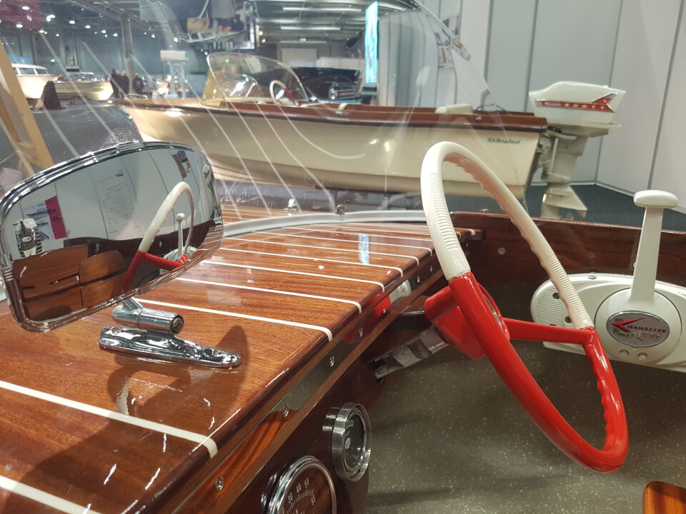 SKIBSPLAST: Seamaster 15 fra 1969, med Sportsmann 13 fot i bakgrunnen. SKIBSPLAST: Seamaster 15 fra 1969, med Sportsmann 13 fot i bakgrunnen.