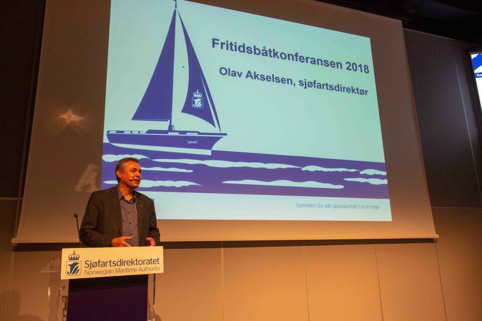 Sjøfartsdirektør Olav Akselsen tar til orde for en nasjonal handlingsplan mot fritidsbåtulykker på den nasjonale fritidsbåtkonferansen i Haugesund i dag. Foto: Torbein Kvil Gamst/Sjøfartsdirektoratet