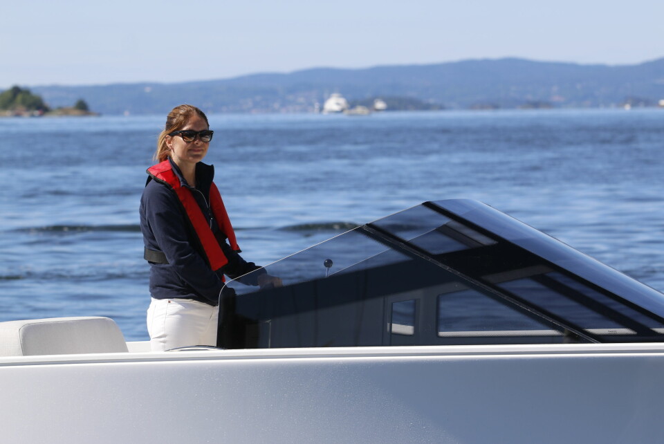 FRAMTIDEN: Oda Lotte Heitmann mener at elbåten Q30 er framtidens båt.