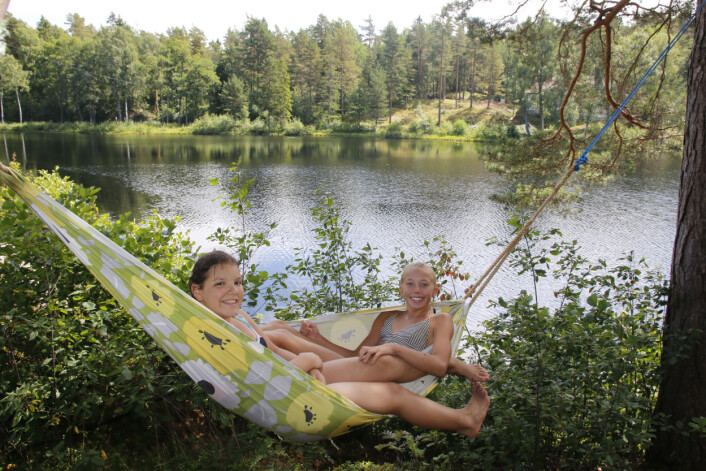 HENGEKØYER: Øya kryr av hengekøyer, vi har aldri sett så mange. HENGEKØYER: Øya kryr av hengekøyer, vi har aldri sett så mange.