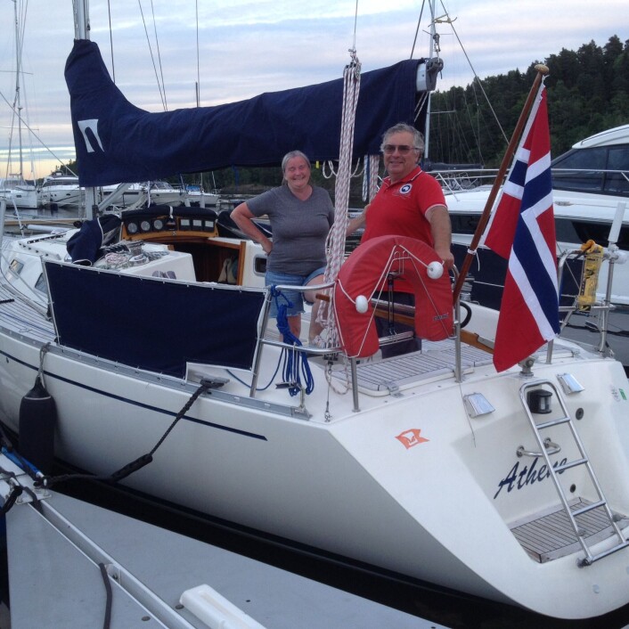 OVERRASKET: Knut Glende fant en dryppende våt mann på badeplattformen på sin Omega 36. OVERRASKET: Knut Glende fant en dryppende våt mann på badeplattformen på sin Omega 36.