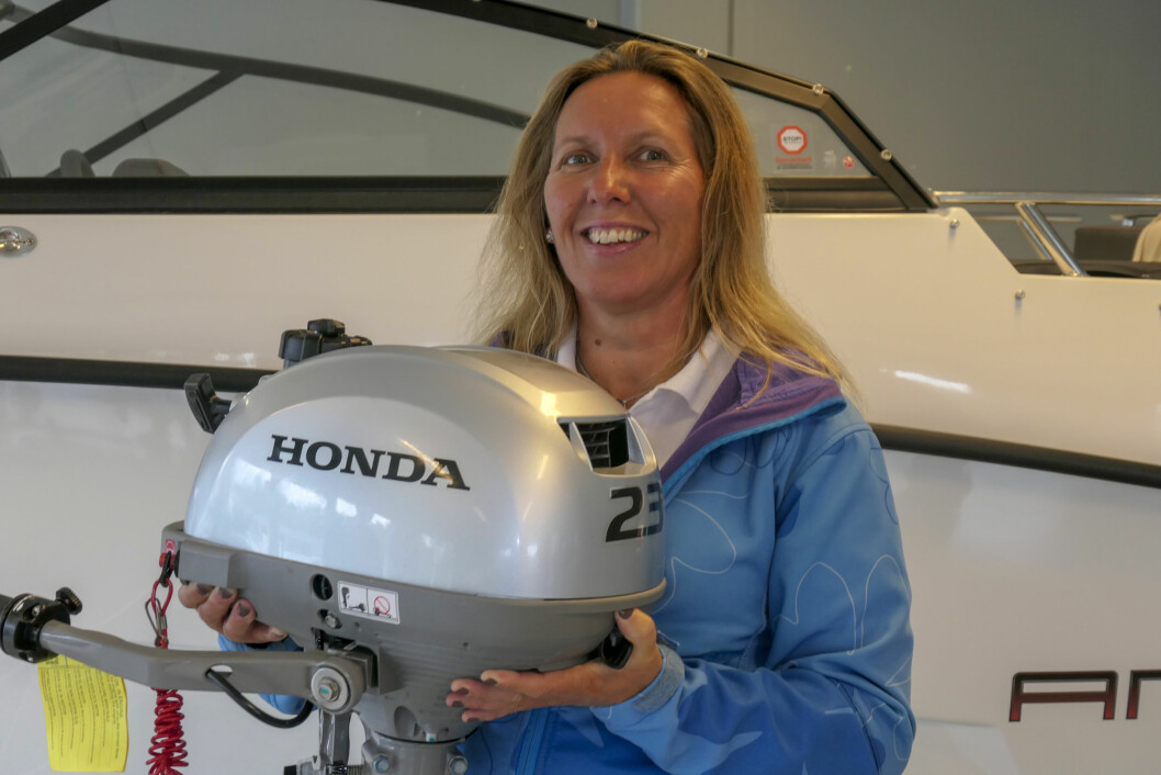 LYKKELIG VINNER: Kari K?Odingo fra Sandefjord vant en Honda 2,3 hk da hun tegnet abonnement.