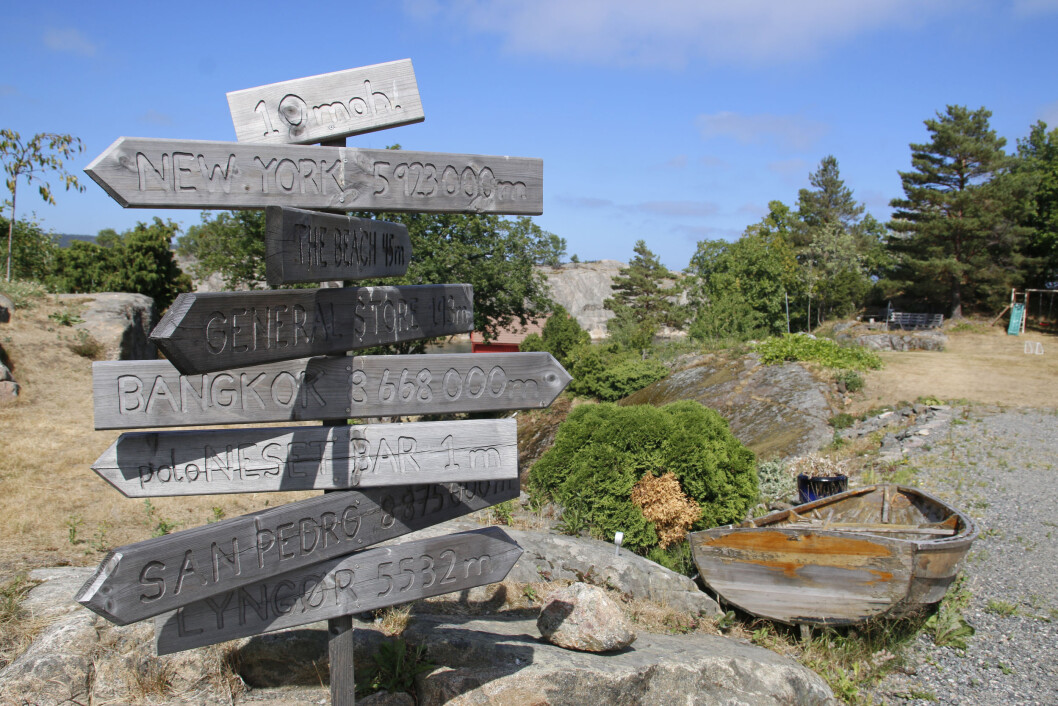 MIDTPUNKT: Skilt på Sandøya. MIDTPUNKT: Skilt på Sandøya.