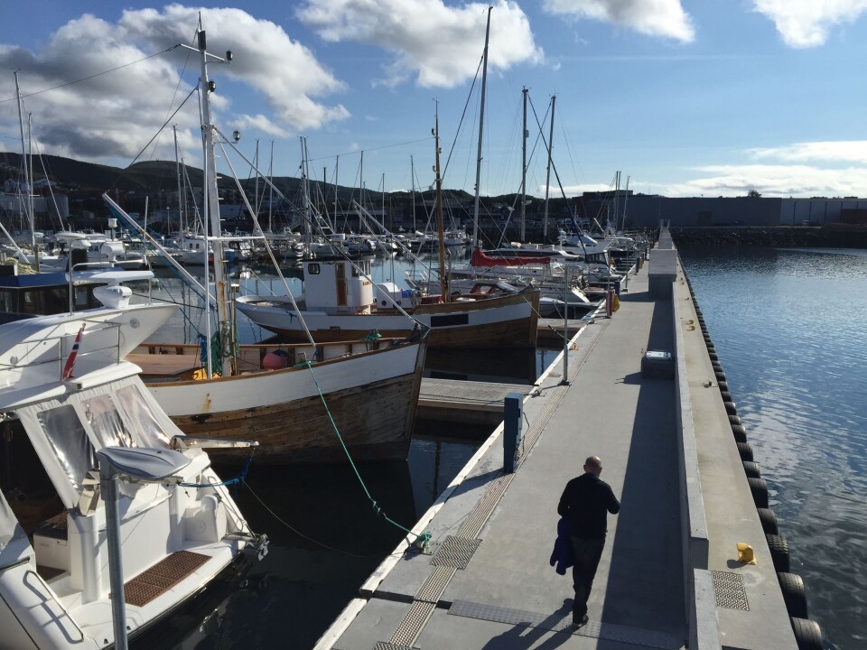 Bygger molo med båthavn