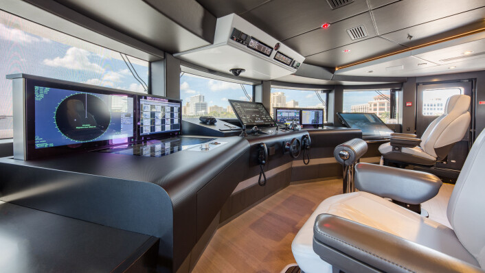 FØRERPLASS: Superyachten Benetti Spectre 69M. FØRERPLASS: Superyachten Benetti Spectre 69M.