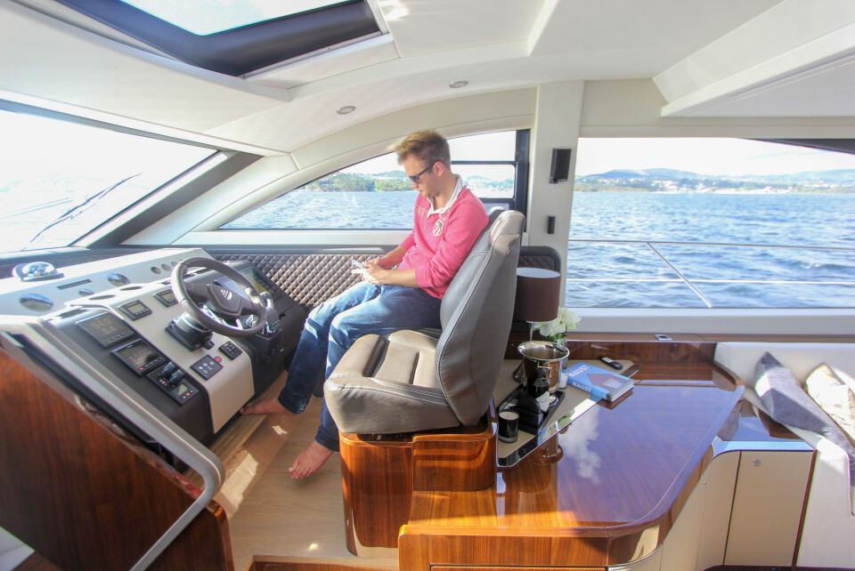YACHT: Tradisjonelle løsninger og klassisk stil med høyglanset finish gjør at Fairline 53 Squadron fremstår som en ekte gentlemans yacht. YACHT: Tradisjonelle løsninger og klassisk stil med høyglanset finish gjør at Fairline 53 Squadron fremstår som en ekte gentlemans yacht.