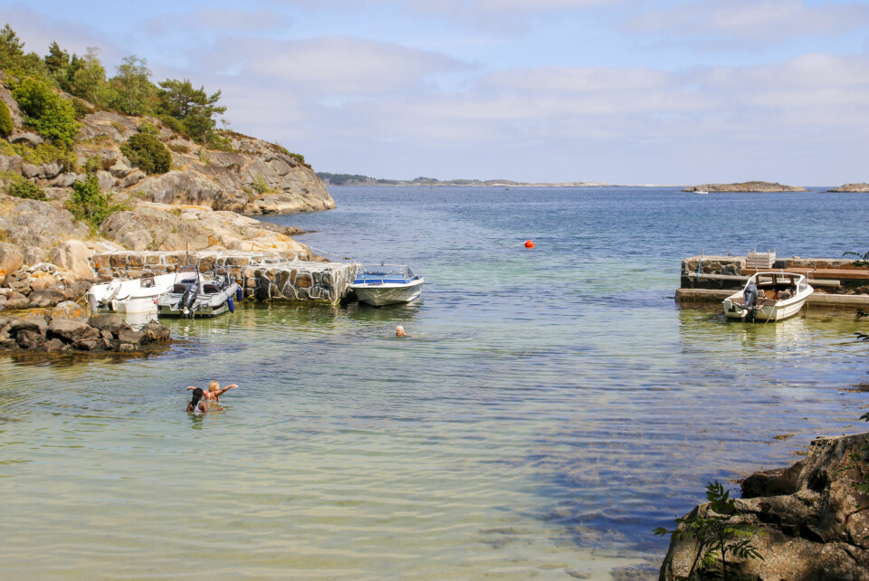 BADEPLASSER: Sandøya har rikelig med steder man kan bade.