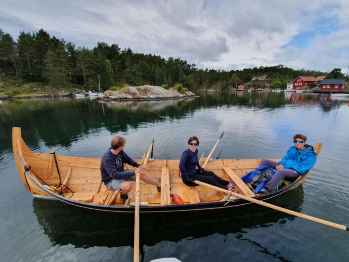 Familien Aarbakke i krumstevning. Familien Aarbakke i krumstevning.