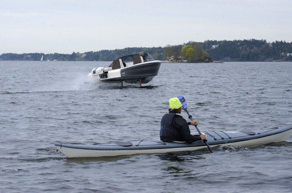 INGEN BØLGER: Hydrofoil og elektrisk motor har sine fordeler i miljøet. INGEN BØLGER: Hydrofoil og elektrisk motor har sine fordeler i miljøet.