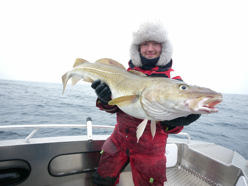 STORFISKER: Bilal Saab er fiskeguide for Big Fish Adventure på Sørøya, og gir tips om riktig bekledning.