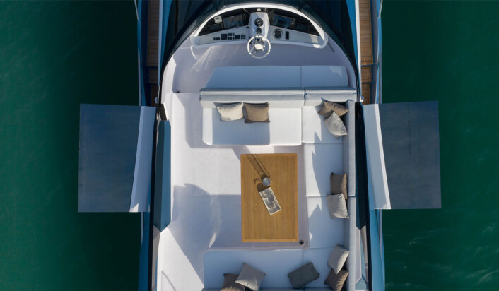 MED VINGER: Sessa F68 Gullwing. MED VINGER: Sessa F68 Gullwing.