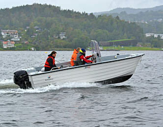 Åpen båt med plass til kveite