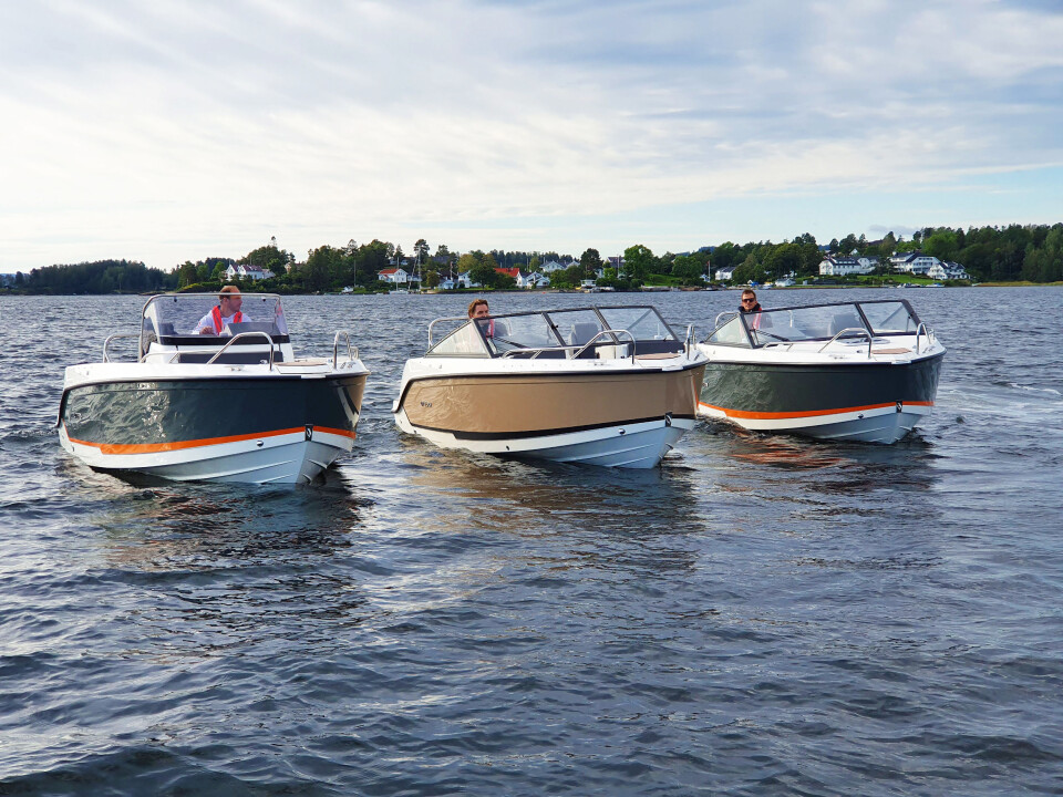 TRE SØSTRE: Daycruiser til venstre, bowrider i midten og senterkonsoll til høyre. TRE SØSTRE: Daycruiser til venstre, bowrider i midten og senterkonsoll til høyre.