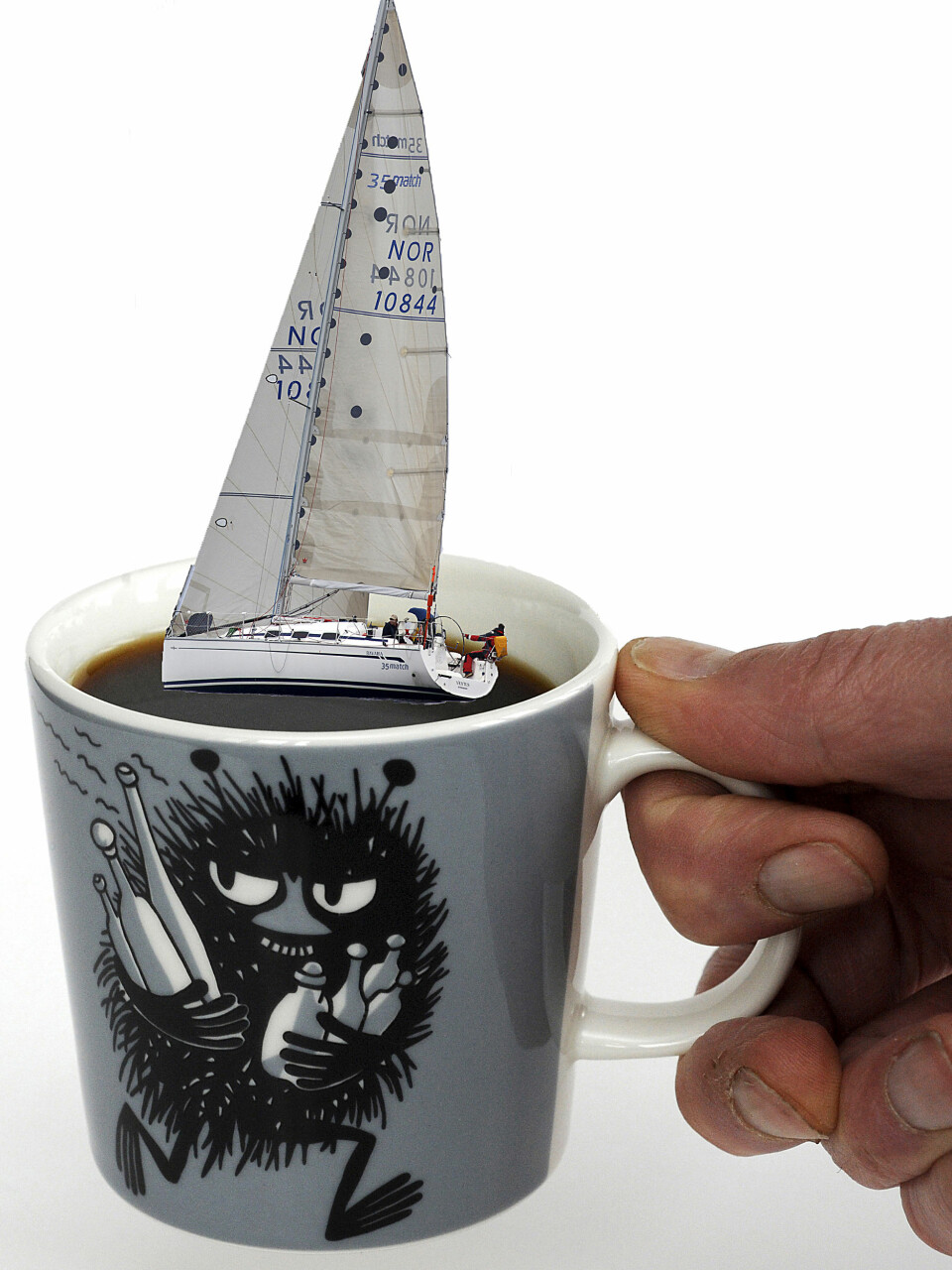 BÅTKAFFE: Kaffe er like viktig som vind i seilene for mange når de er på seiltur. Vi setter pris på en god kopp båtkaffe.