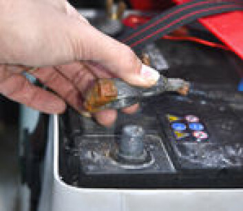 SIKRING: Om du fjerner tilkoblingene fra batteriene, er du sikker på at batteriene ikke vil bli tappet i løpet av vinteren. SIKRING: Om du fjerner tilkoblingene fra batteriene, er du sikker på at batteriene ikke vil bli tappet i løpet av vinteren.