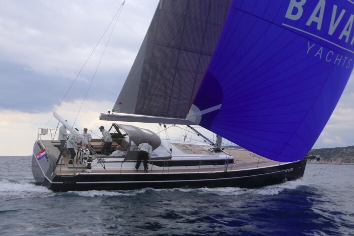 RASK: Bavaria C57 seilte rasere enn vinden med optimal vindvinkel. RASK: Bavaria C57 seilte rasere enn vinden med optimal vindvinkel.