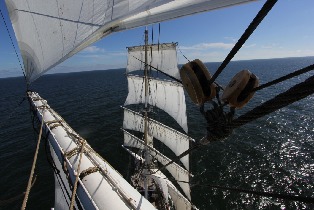 REN: «Statsraad Lehmkuhl» blir enda mer miljøvennlig med eldrift. Skipet bruker seil som fremdrift 60 prosent av tiden under veis. REN: «Statsraad Lehmkuhl» blir enda mer miljøvennlig med eldrift. Skipet bruker seil som fremdrift 60 prosent av tiden under veis.
