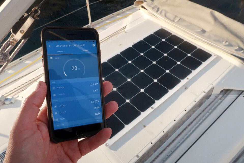 APP: Solcellepanelet er en effektiv strømkilde. Med en app kan jeg følge med på hva jeg får av energi. APP: Solcellepanelet er en effektiv strømkilde. Med en app kan jeg følge med på hva jeg får av energi.