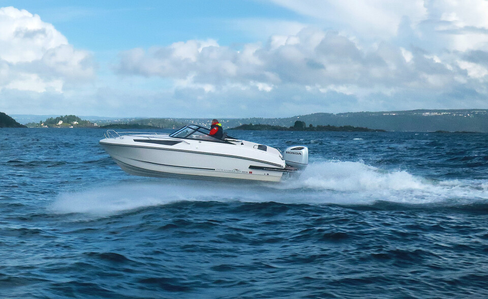 SJØ: OceanMaster680DC testet i litt sjø.