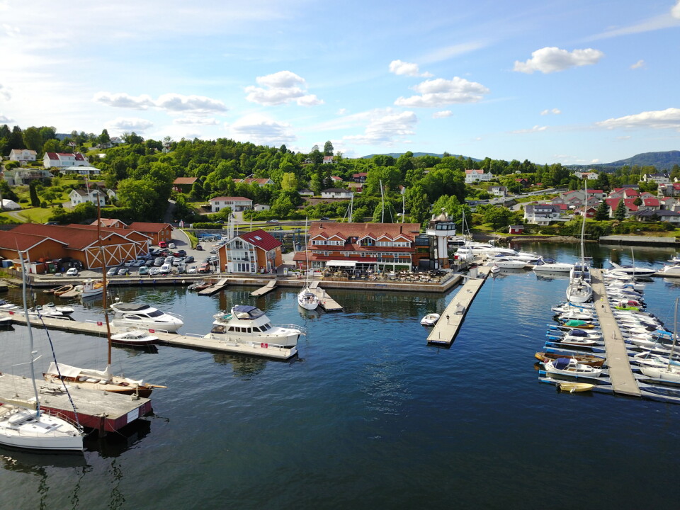 KOMPLETT: Vollen Marina har alle fasiliteter. På området finnes båtplasser, gjestehavn, båtleverandører, båt- og motorservice, bensinstasjon og kiosk med maritime klær og båtrekvisita og Vito´s bryggerestaurant.